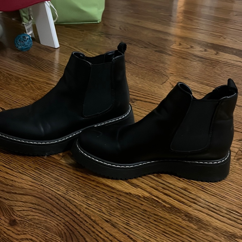 Madden Girl size 6 black boots
